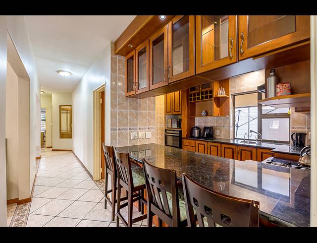 6 BEDROOM HOUSE FOR SALE IN SUNSET BEACH